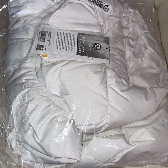 lululemon athletica Jackets & Blazers - LULULEMON WUNDER Puff SUPER CROPPED vest WHITE SIZE 8 perfect cute NWT